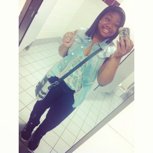 In cool im nice teamvirgo teamdallas im so follow me ill follow u back peace ✌✊