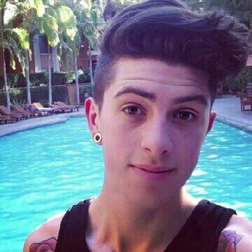 Youtuber • #TheNewTV • Follow me on • http://t.co/i8ixZAuAzi  • http://t.co/gTz8CkOWbc  • http://t.co/IkOhw1m8YX  • business enquires: sam@sam-pepper.co.uk