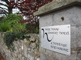 This intimate, warm and inviting hotel is set in the glorious Vale of Glamorgan countryside and is just a short drive from the dramatic Heritage coastline..