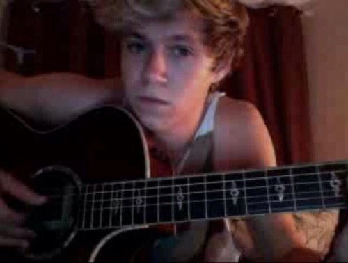 IF I FOLLOWED YOU ON HERE PLEASE FOLLOW MY MAIN @harrysbun ILY BYE