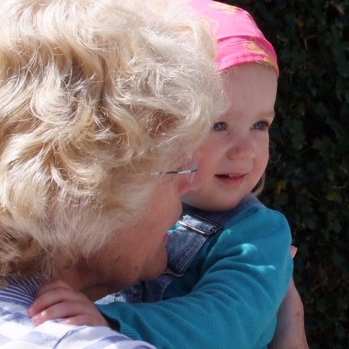 christen, oma van prachtige kleindochters, levensgenieter, verwachtingsvol