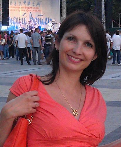 В настоящее время работаю мамой двух деток - 5 летнего Коли и годовалой Поли :) поэтому интересны темы их развития, воспитания и здоровья!