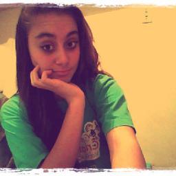 sou legal, um pouco irritante, sou mega apaixonada por HOMEM DE FERRO, sou bailarina, sou directioner assumida...
