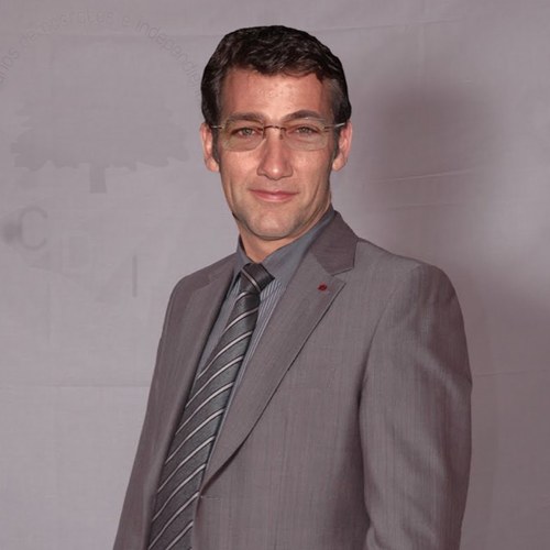 Constructor de cohetes, experto en pizzas, amante de los Gigantes, padre.