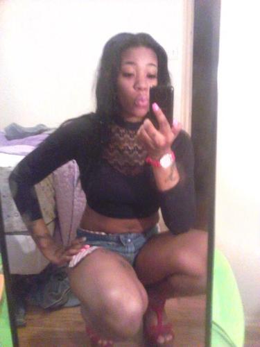 . tiffan(e) D.O.N.T forget da E #TeamRileey , #TeamGet $$ , #TeamFollowBck .... lame broke&needy hoes/nggas be quiet tuhh