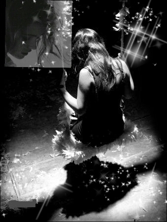 أن أگون فتآة رﻤآديِة لآ يِعٍنيِ إرتبآطٌيِ بآلحزٍن دآئﻤآ .. هـيِ ذكريات جُﻤيِلة عٍشتهـآ.. لگن ) آلقدر ( سٍرق ﻤنيِ ألوآنهـآ..      هنا ثرثرة عٍلے فضآء أرجُوحة ..