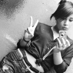 um tipo certo, de gαrotα errαdα (66
,  Quuer saber maiiis .? Soo eer seeguiiir uuée ;' )             Kiiiis , Kiis :*
