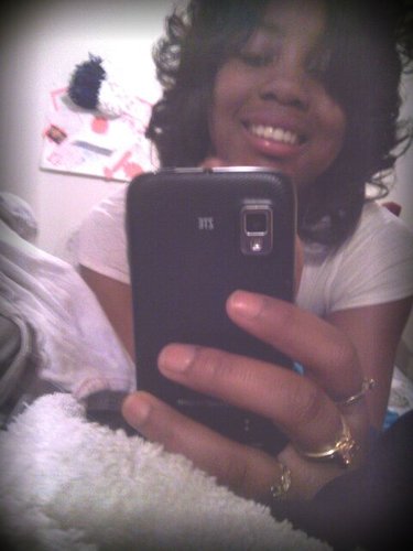 im 18 &' aa senior , w/ aa littlee brothaa so go follow him please @GloverQuintein .. yass ' !