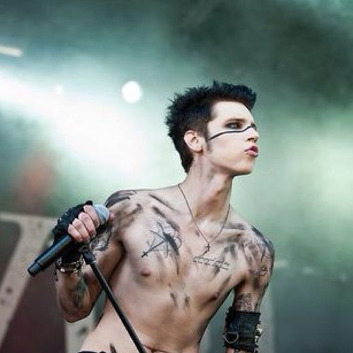 FreakLink_'s profile picture. Used to be Lincoln. Living with freaks and demons can really mess a kid up. Working at a demon carnival. He's my second chance. @Lets_Redo_This |RP18+|