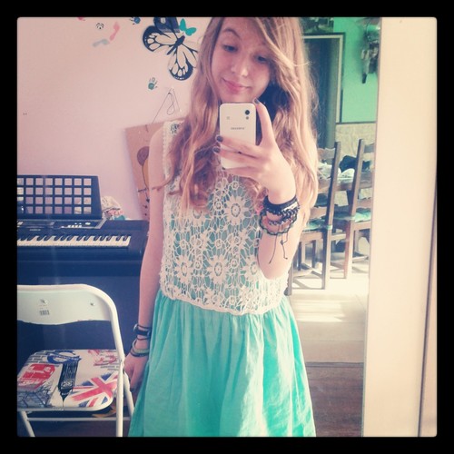 Insta: Sosmile_ Kik: Sonyyyya  Bref! Holaaa :) !