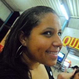 Ela e grossa, insegura, arrogante e fria. Mais o seu coracao e doce, fazendo tudo ficar perfeito.
Ela nao e tao forte assim...