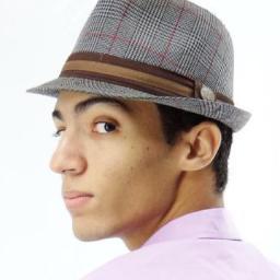 Sou brasileiro e não gosto de futebol nem de funk, e o único motivo deu gostar do carnaval, é que o bloco das piranhas é muuuito legal xD