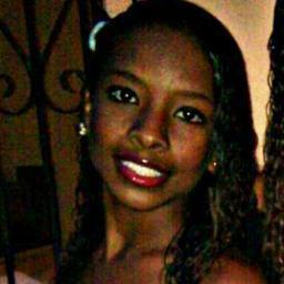 14 anos, linda, meia doidinha, baiana.
