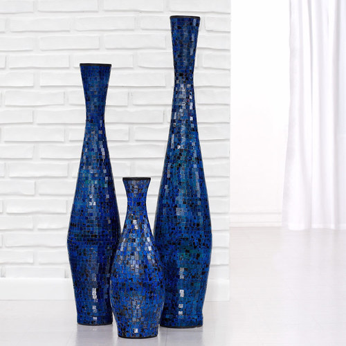 The PoliVaz collection of handcrafted decorative vases, planters and natural botanical accents ushers in new and affordable decorating possibilities.