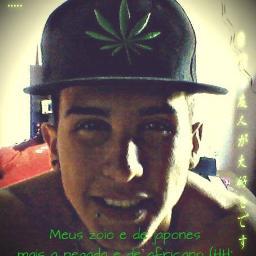 Sou Aquariano,Sou Chato,tenhu 17 anos,Nos momentos que voce esta triste eu te faço sorrir' *u*     //   #TheEnd