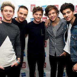amante de one direction_ Vas happening? PD: mi nombre virtual es #sra.comezanahoriastomlinson. 333 follow me and I follow back :)
XD