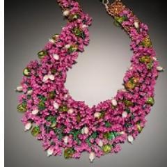 Jewelry Artist and Instructor.We offer beading classes and exclusive beadwork jewelry.Gallery and workshop info: 917-373-2200