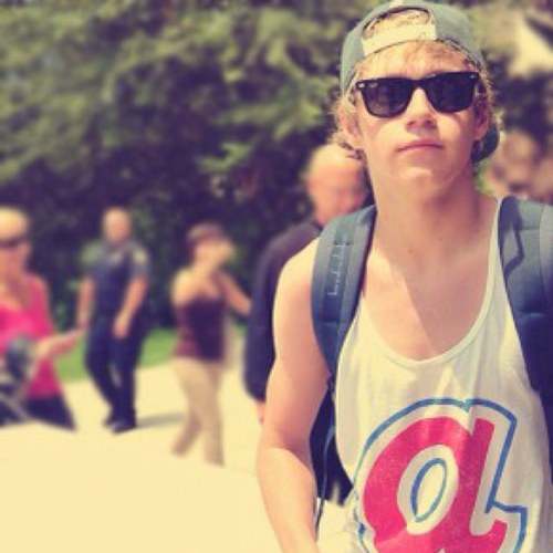 YOU GOT A FREE FOLLOW NOW FOLLOW @Niamsnigglets