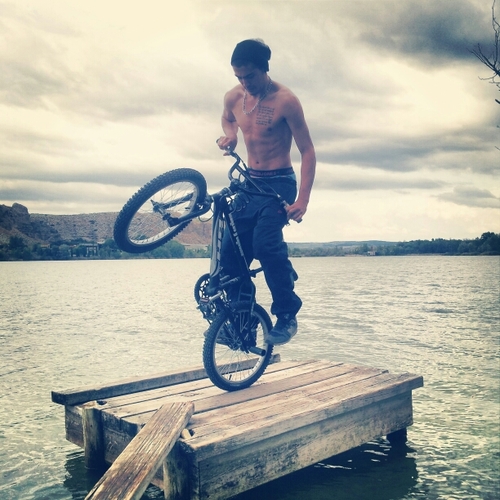 MarkosTentation's profile picture. Si te rallas,te esnifo,si te lias,te fumo.