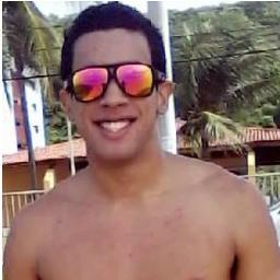18 anos, Estudante, Praieiro ,aprendiz do mundo haha. http://t.co/URpkWVLV
