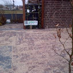 Ondernemer | Hovenier | (Sier)- bestrating | Kunstgras | Vijvers | Schuttingen | Tuinverlichting |