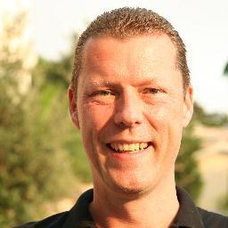 Manager Vodafone Deutschland, waterpolo jeugdtrainer en coach bij UZSC, zelf spelend bij GoSwim, met Babs en vader van Mark, Floor en Tom, 911 rijder
