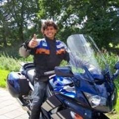 MikeMotoropl's profile picture. Mike Motoropleidingen in Tilburg. Instructeur die vol enthousiasme je naar een scooter- of motorrijbewijs leidt.