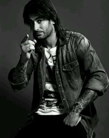 Cuenta dedicada a un tipo diferente que nos desordena las lagrimas. Gracias por TODO. Melendi como estilo de vida