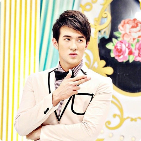 สวัสดีครับผม เจมส์ มาร์ นะครับเป็นเพียงบอทนะครับไม่ใช่ตัวจริงๆไม่เล่นทวีตนะครับ [ผลงาน สุภาพบุรุษจุฑาเทพ คุณชายรณพีร์]