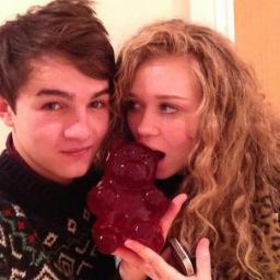 AbbyAndTommy's profile picture. abby and tommy are better than you