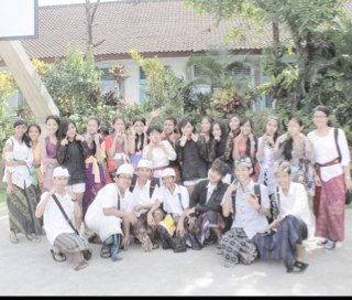 2nd generation of bilingual class. 36 members. Love each other 2012-2013 study year