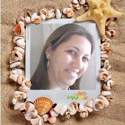 Olá, sou extrovertida, amo me divertir, dar boas risadas, e bater papo com meus amigos, tenho pessoas que me amam, Eu amo minha vida!
