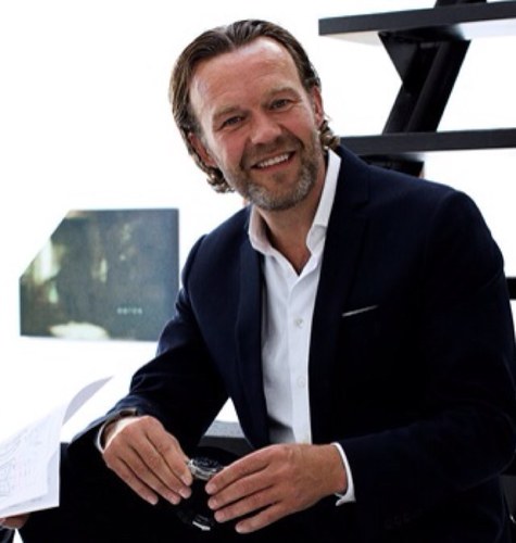 Founder of Linde Werdelin, skier, diver and traveller to where our watches and instruments take me.