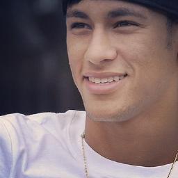 @Njr92 Me dijeron que me olvide de ti, pero ¿cómo puedo olvidar lo que me hace sonreír todo el día? Criado dia 02-09-11 Madrinha: @PrincessFeeh 
 .❤