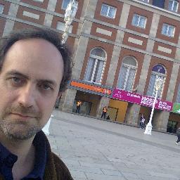 Director de cine, guionista de comics, editor publicitario.