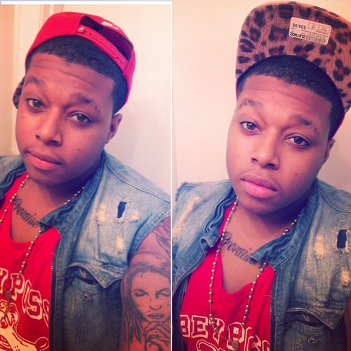 I'm just a country boy from Da-Ville tryna make dreams happen! [S.I.N.G.L.E L.I.F.E]