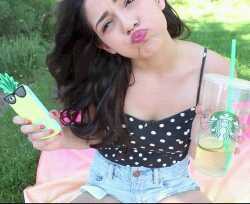 Hi guys! I'm from Chile and I love Bethany Mota I think she's the best girl ever and I need her follow back.             ◄◄◄Follow me and I'll follow u back◄◄◄