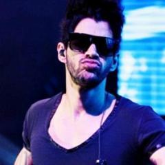 `` Poucas coisas na vida valem a pena. Mas, lutar pelo teu sorriso todos os dias é o que mais vale pra mim ´´