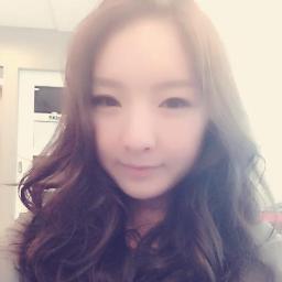 vinalee85's profile picture. Creative Director @urbanegallant