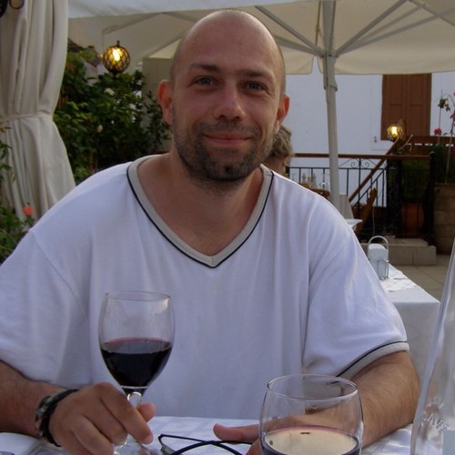 RobinsonRob's profile picture. Film music composer...