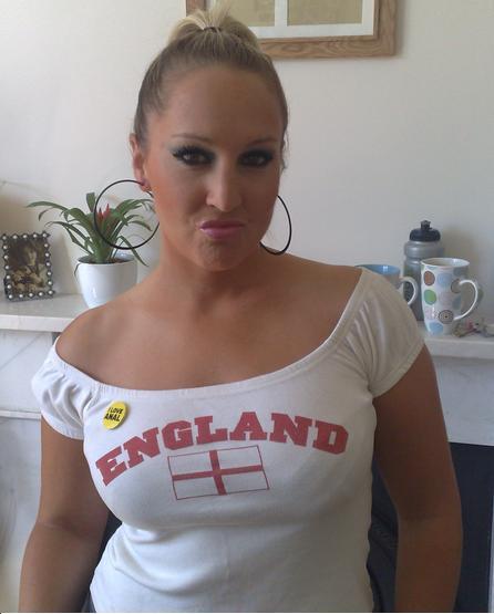 BouncyHelen's profile picture. I'm a Glamour puss with a solid gold heart.