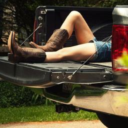 Just a country girl from Kansas! Livin it up in college #TeamDodge #TeamRealtree #YeeYee