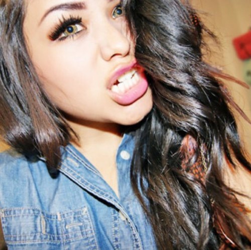 Sono una vampira sexy e libera. |@BellaSwanita sorella | |@luke_vagree bro |Fottiti tu che mi giudichi. #alex
