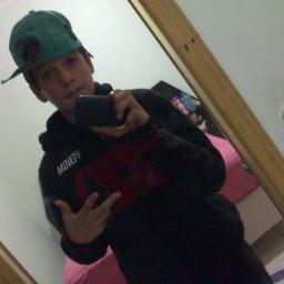 felicidade tem começo meio e fim mas quando vc estive do meu lado a minha e a sua felicidade nao vai te fim sera infinitaa haah u.u