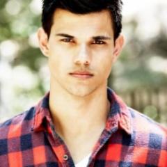 Your number one source for Taylor Lautner on the web. Website run by @georgeotiono