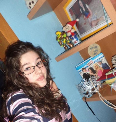 plzz follow me and i promise follow u back ;-) ;-)