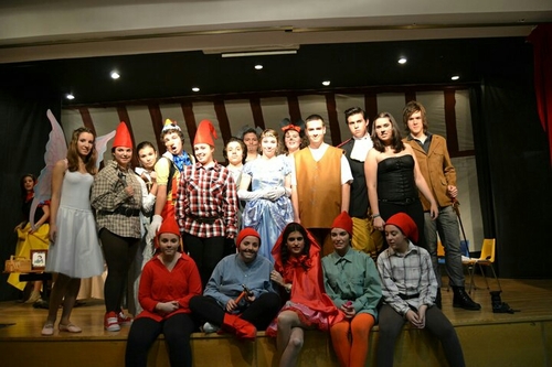 Como dijo un viejo sabio, el que no arriesga no gana, son historias de una noche, a las 10 de la mañana (8) GRUPO DE TEATRO DE LA CASA DE LA JUVENTUD