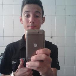 Sou Corintiano fanático , sou legal , sou brincalhão , sou romantico , tenho 14 anos , e é isso !