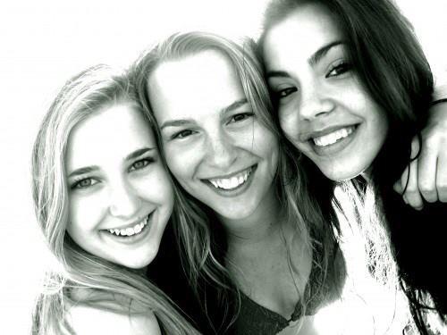 I love my family, i love to laugh, i love life. Proud sister♥