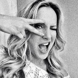 Perfil criado em 10/07/2010 para reunir todo os fãs da cantora Claudia Leitte! ♥ Só sigo fãs! (Não sou a @ClaudiaLeitte). Por: @MichaelDhob